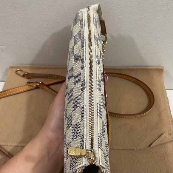 [$1400cad]💥AUTHENTIC Louis Vuitton Damier Azur Eva Clutch💥 - Picture 13 of 17